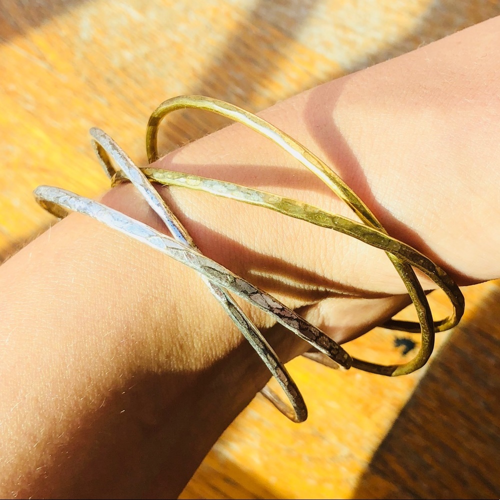1x Silver & 1x Gold Crisscrossed Bangle